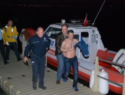 Denize Düşen İki Arkadaş Kurtarıldı