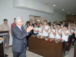 Öğrenciler Sordu, Aldırmaz Cevap Verdi