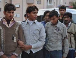 Çalıntı Plakalı Minibüsten 21 Kaçak Çıktı!