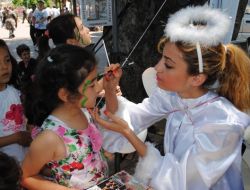 Ilıca Belediyesi, Çocuk Festivaline Erken Gelen 4 Çocuğa Bilgisayar Verecek