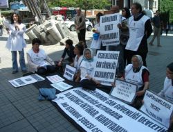 Cezaevlerindeki İntiharlara Dikkat Çekmek İçin 'Oturdular'