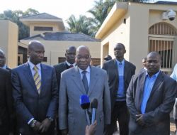 Güney Afrika Lideri Seçim Öncesi Nelson Mandela'yı Ziyaret Etti