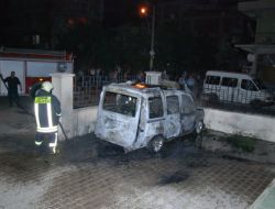 İZMİR'DE MOLOTOFLU SALDIRI