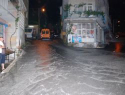 Patlayan Boru Evleri Sular Altında Bıraktı