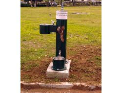 Köpeklere Çöp Ve Su İçme Ünitesi