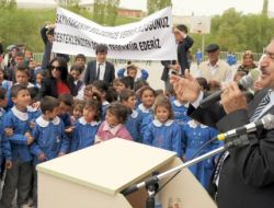 Bakan Eroglu: Öğrenciler Gelecek Yıl Okula Elektronik Kitapla Gidecek