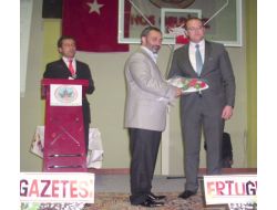 Degder’in 'En Sevgiliye Bir Gül Şiir Gecesi' Yoğun İlgi Gördü