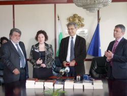 Orhan Pamuk'a 'Altın Asır' Nişanı