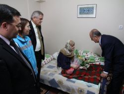 Vali Harput’tan, Evde Sağlık Hizmeti Alan Hastaya Ziyaret