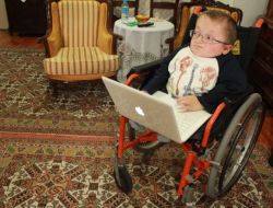 Cam Adam Zekeriya’nın Okuma Azmi Şaşırtıyor