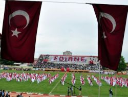 19 Mayıs Kutlamaları Serin Havada Yapıldı