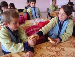 Pazaryolu Kaymakamlığı'ndan Geleceğin Fotoğraf Sanatçılarına Destek