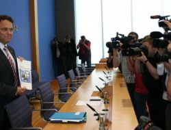 Federal Suç Raporunu Tanıtan Friedrich, Göçmenleri İstismar Etmedi