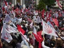 Kılıçdaroğlu: Başbakan Bilgi Fukarası