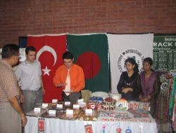 Bangladeş'teki Türk Okulları Bm Kermesinde Türkiye'yi Tanıttı