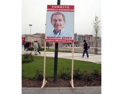 Abdüllatif Şener, Seçim Çalışmalarını Seyyar Panolarla Sürdürüyor