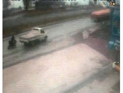 Motosiklet Kamyonete Çarptı