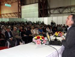 Prof. Dr. İskender Pala:televizyon İzleyerek Kültürlü Olunmaz