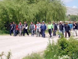 Şenlik Havasında Gençlik Yürüyüşü Yapıldı