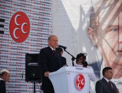 Bahçeli, Başbakan Erdoğan’ı Yeni Anayasayı Açıklamaya Çağırdı