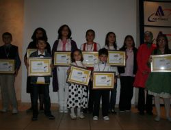 Duygularını Oyuncakların İçine Yazıp Doğudaki Kardeşlerine Gönderdiler