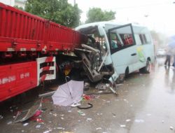 Çin’de Trafik Kazası: 6 Ölü, 11 Yaralı