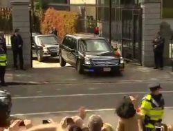 Obama’nın Zırhlı Limuzini Rampada Asılı Kaldı