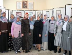 Kur'an Kursu Öğrencileri Ebru Sergisi Açtı