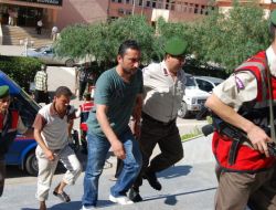 Kozan'da Ak Parti Konvoyuna Saldırı Düzenlendi