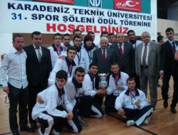 Vakfıkebir Myo, Kupasını Trabzonsporlu Burak Yılmaz’ın Elinden Aldı