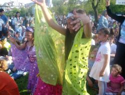 İstanbullu Romanlar Kendileri İçin Düzenlenen Şenlikte Doyasıya Eğlendi