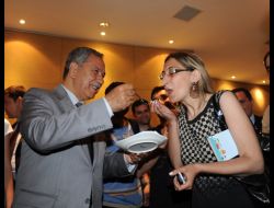 Bülent Arınç'a, Gazetecilerden Sürpriz