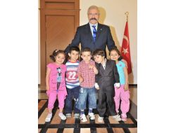 Minik Öğrenciler Vali Cerrah’ı Ziyaret Etti