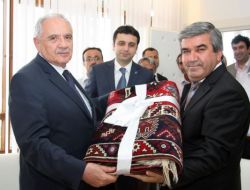 Bakan Gönül'den Döşemealtı Belediye Başkanı Tursun'a Övgü