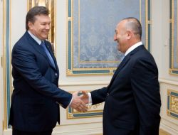 Ukrayna Cumhurbaşkanı Yanukoviç, Akpm Başkanı Çavuşoğlu İle Görüştü