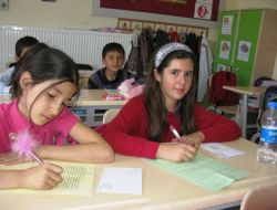 Minik Öğrenciler Siyasetçileri Rtük’e Şikayet Etti