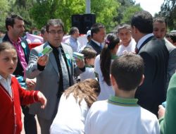 Minikler En Fazla Sütü İçmek İçin Kıyasıya Yarıştı