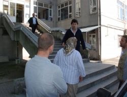 Polis Gelince Evinden Atlayarak Kaçan Zanlı Ayakları Kırık Olarak Bulundu