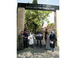 Dokuz Eylül Üniversitesi'ne Başörtüsü Yasağı Sebebiyle Siyah Çelenk Koyuldu