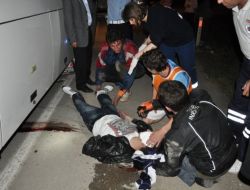 Motosiklet Midibüsün Altına Girdi