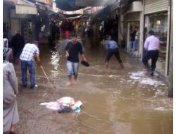 Vatandaş, Kemeraltı'nda Mahsur Kaldı