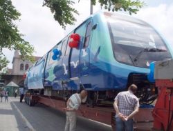 Kadıköy-kartal Metrosu Vagonları Kadıköy Meydanı’nda