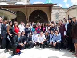 Davutoğlu'nun Konuğu Yabancı Genç Diplomatlar Mevlana Müzesi'ni Gezdi