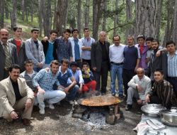 Öğrenciler Piknikte Eğlendi