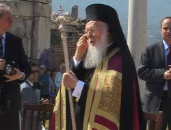 Selçuk'taki Ayine Katılan Bartholomeos: Kavga Ve Kargaşayla Bir Yere Varılmaz