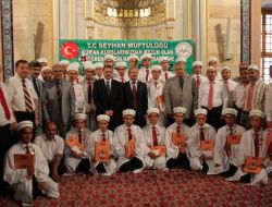 Seyhan Müftülüğü 25 Hafız İçin Tören Düzenledi