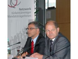 Almanya’daki Türk Kökenli Siyasiler Hamburg’da Toplandı