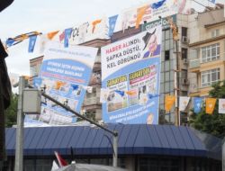 Miting Meydanında Demirel'e Eleştiri