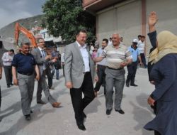 Genelev Binasını Yıkan Kepçenin Operatörlüğünü Belediye Başkanı Yaptı