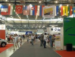 Kiev Otomobil Fuarı Renkli Görüntülerle Son Buldu